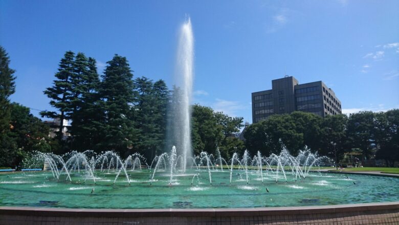 富山県庁前公園の噴水