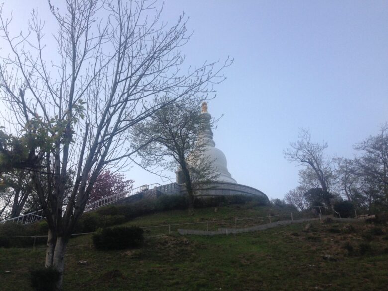 金沢仏舎利塔の建物