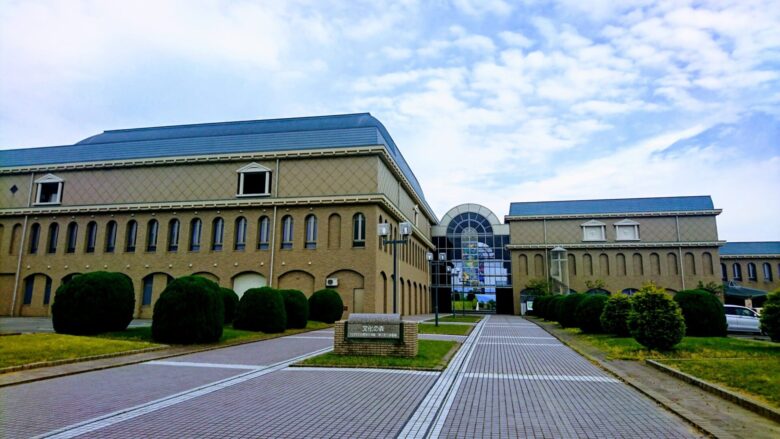 坂井市立春江図書館の建物