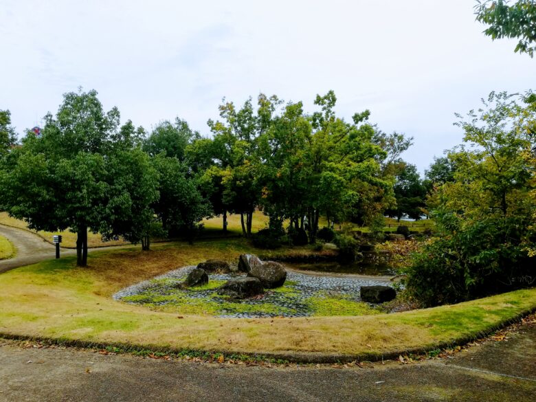 駅南緑の丘公園の池