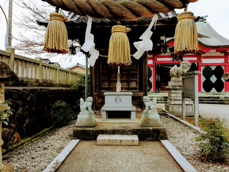 日宮神社の小さい狛犬