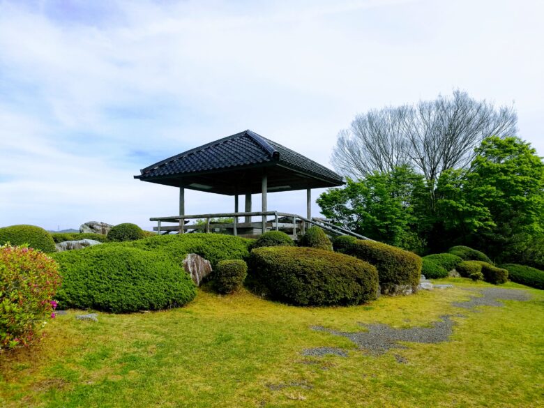 石川県森林公園見晴台の東屋