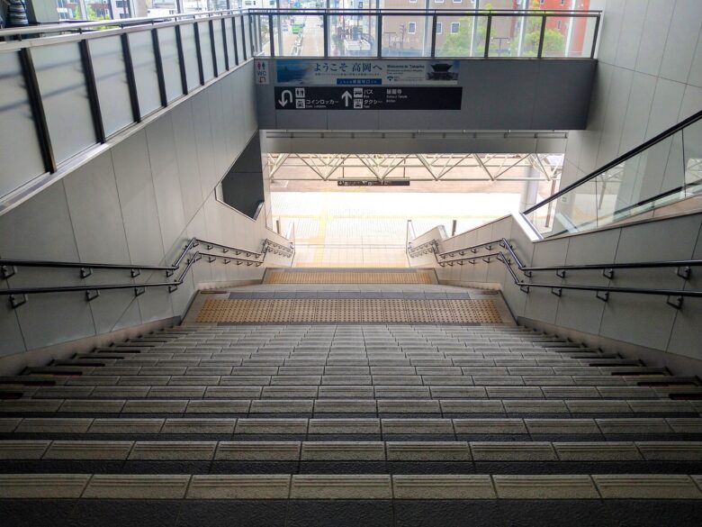 高岡駅の階段