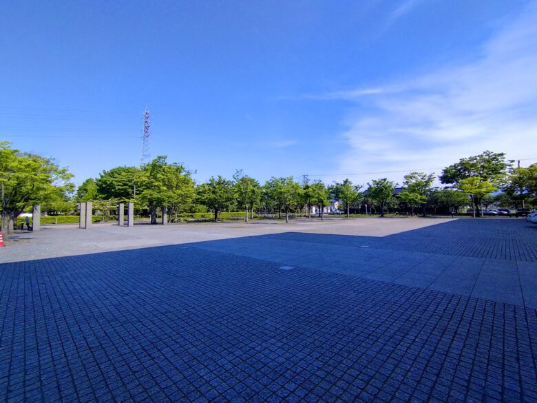 砺波市美術館の駐車場