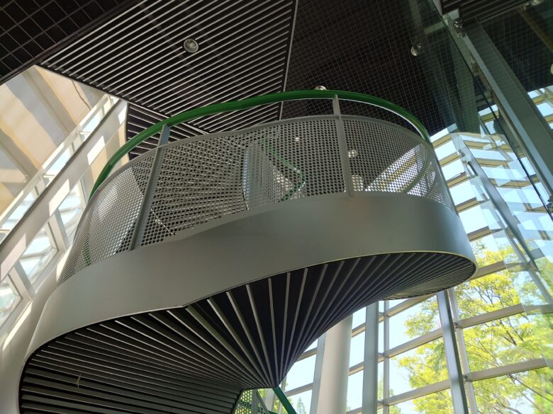 福井市美術館 アートラボふくいの螺旋階段