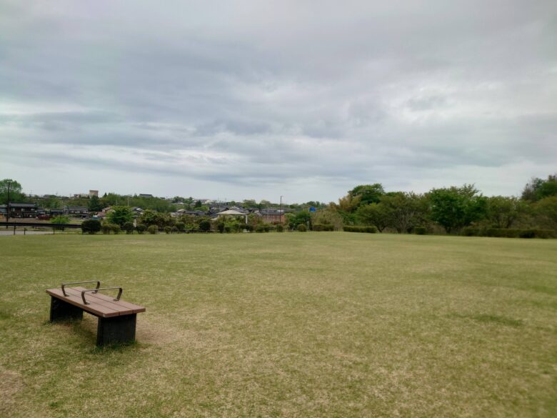 高松運動公園芝生広場の風景