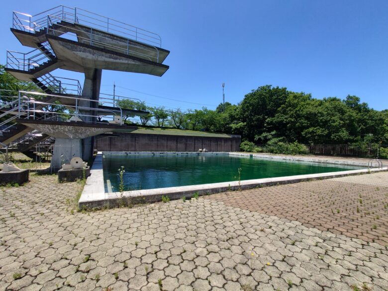 加賀市中央公園のプール飛び込み台