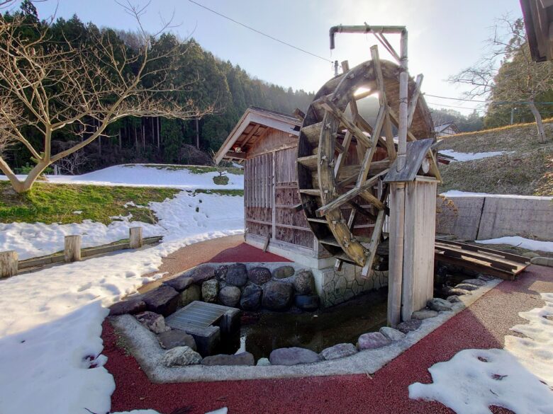 寄り道パーキング 金蔵の水車