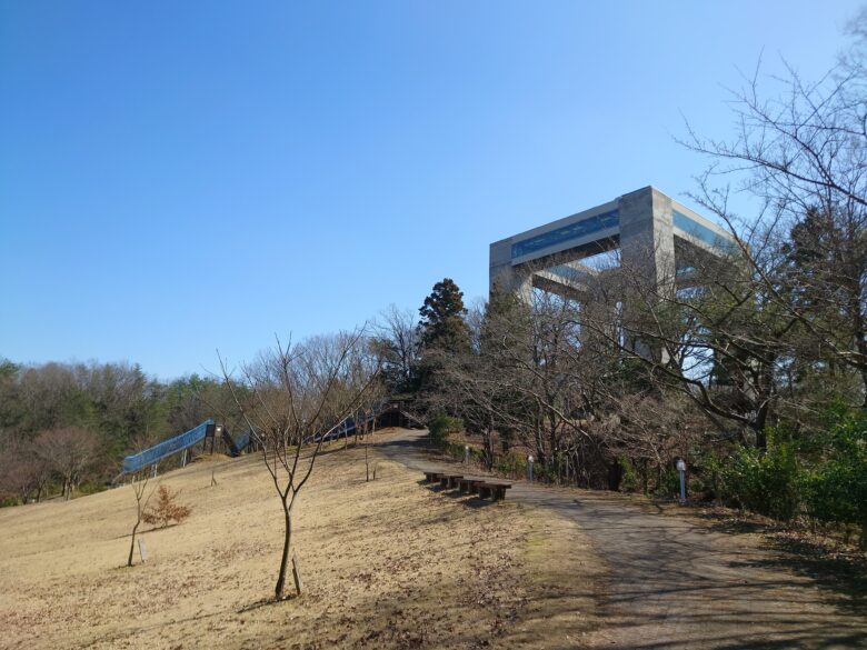 太閤山ランド展望塔の外観