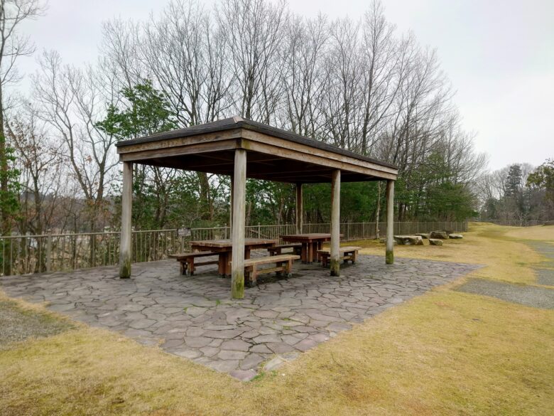 寄り道パーキング和気の岩の公園の東屋