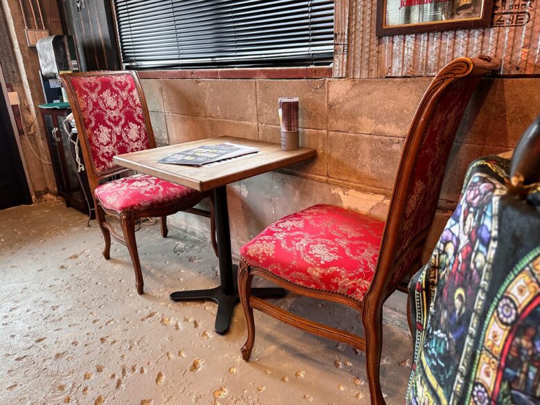 cafe&salon Anarchyの椅子
