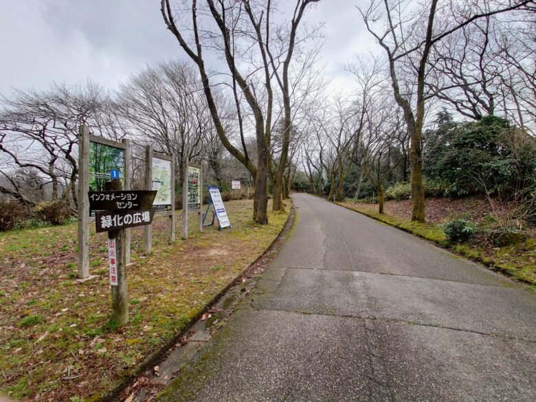 石川県森林公園 南口運動広場の散歩道