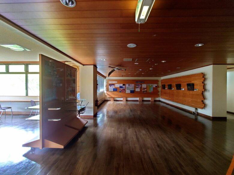 加賀市鴨池観察館の地下1階の展示コーナー
