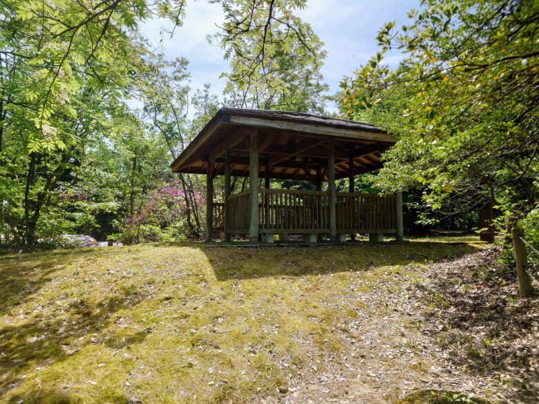 遠島山公園の東屋