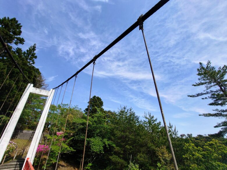 遠島山公園のしらさぎ橋の釣り金