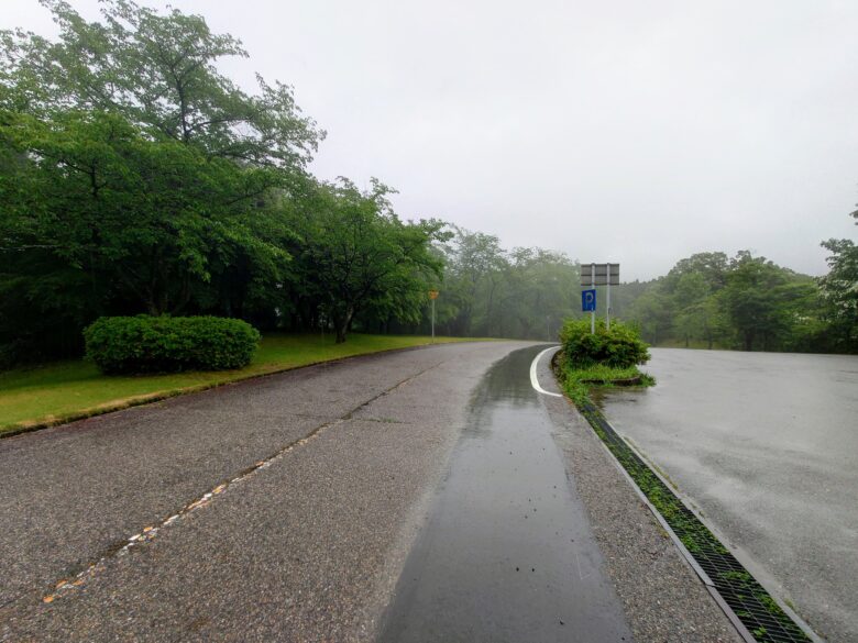 石川県森林公園 見晴台の駐車場の前の道路