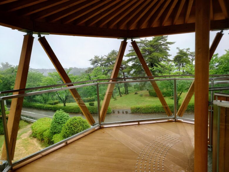 石川県森林公園 見晴台の屋根の下