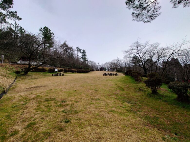 石川県森林動物園の松葉台広場