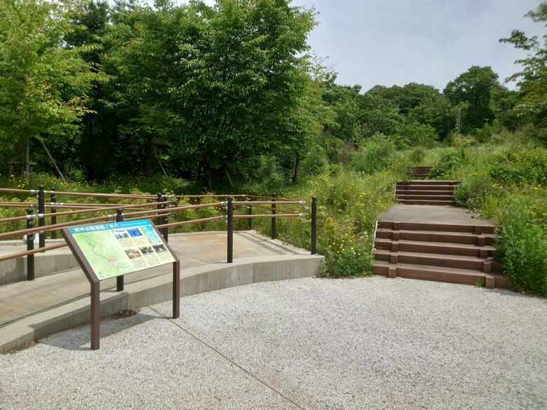 別所岳散策路の案内のあるところ