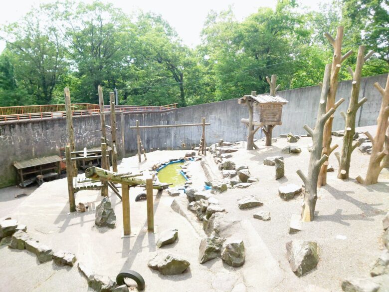 石川県森林動物園の猿園