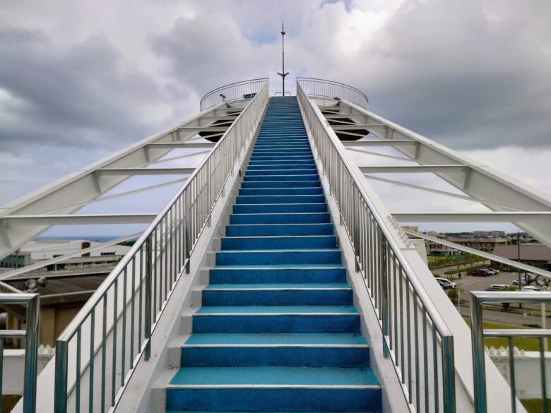 内灘町総合公園の展望台の階段