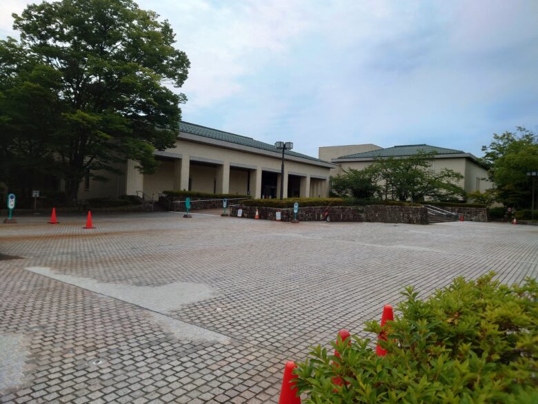 石川県立美術館の駐車場