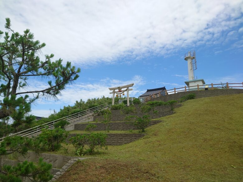 恵比寿大明神と白尾灯台