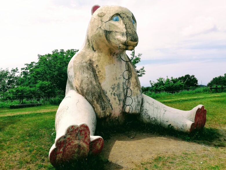 スカイ獅子吼の白クマ像