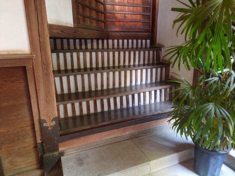 妙立寺の透かし階段