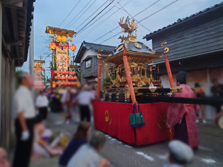蛸島キリコ祭りの神輿と切籠