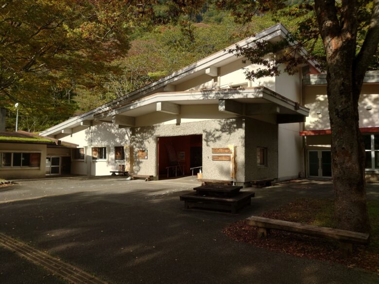 石川県自然保護センター中宮展示館の建物