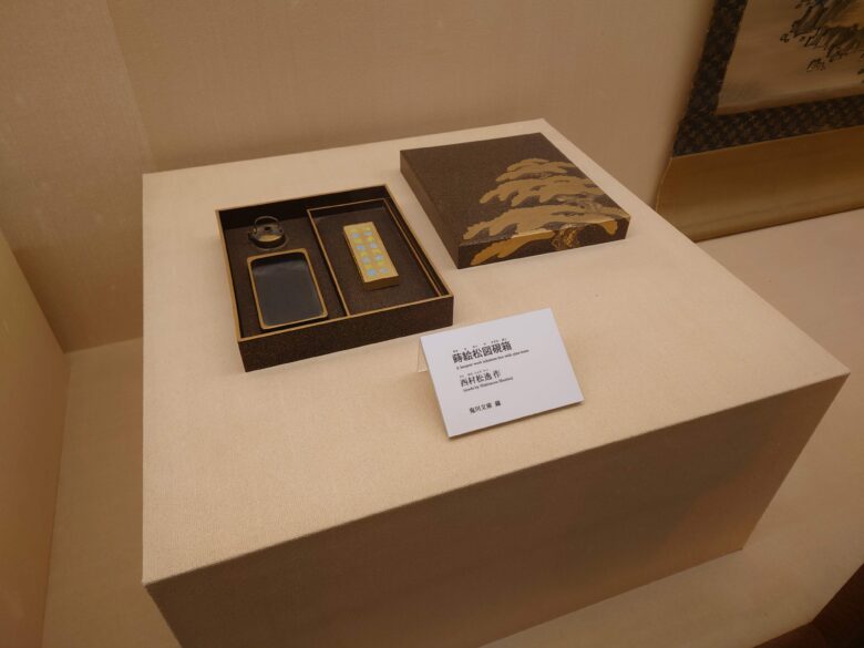 武家屋敷跡 野村家の展示室の蒔絵松図硯箱