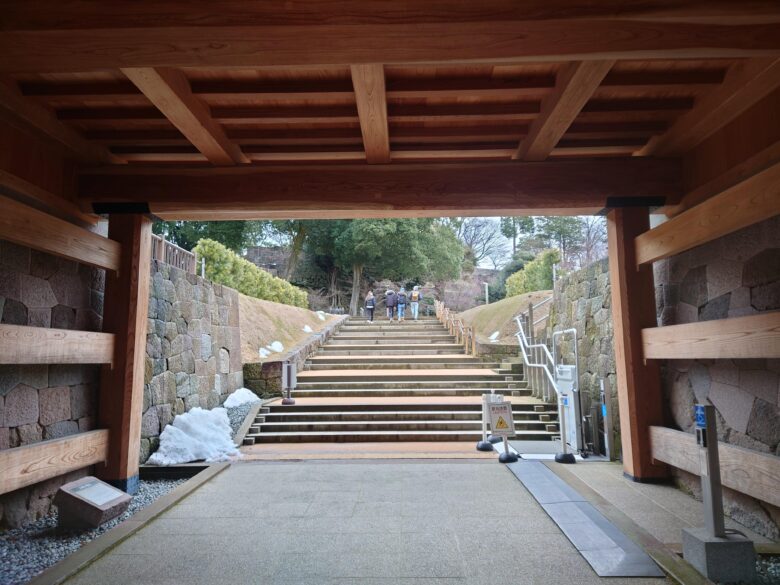 尾山神社から鼠多門へ