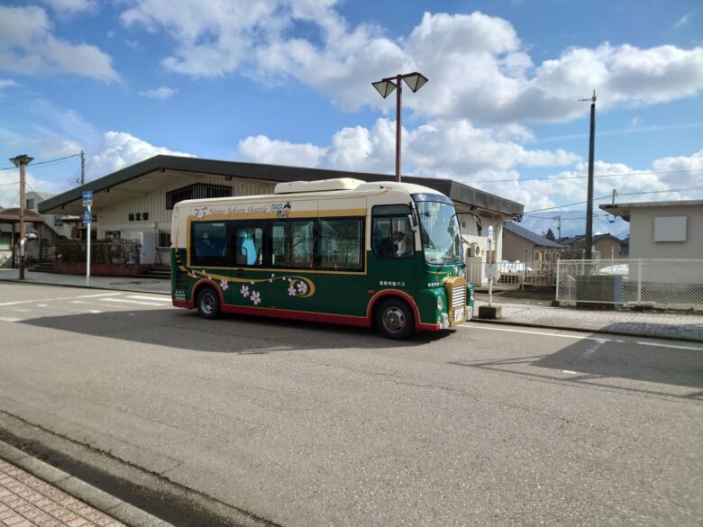 福光駅のバス
