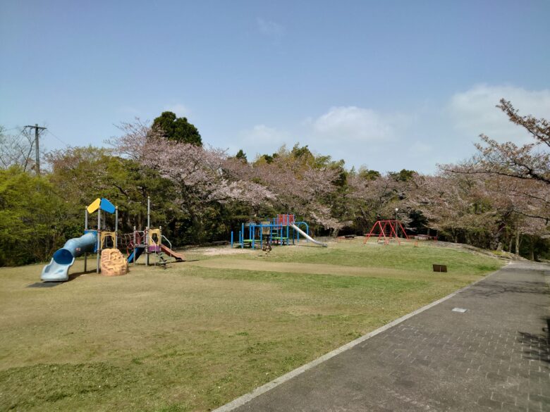 朝日山公園の遊具広場