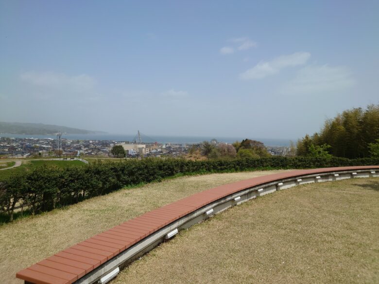 朝日山公園見晴らしの丘のベンチ