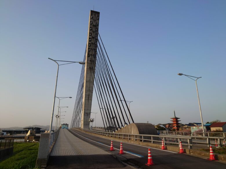 比美乃江大橋の歩道と車道