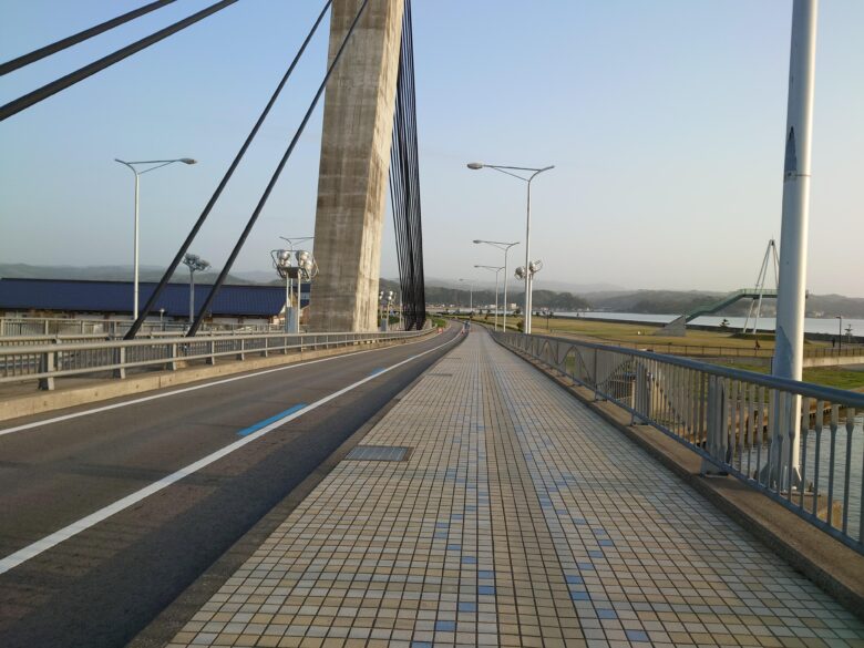 比美乃江大橋の歩道