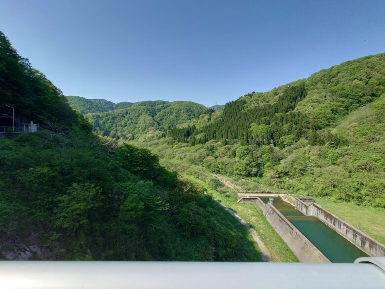 大日川ダムの下流側の景色