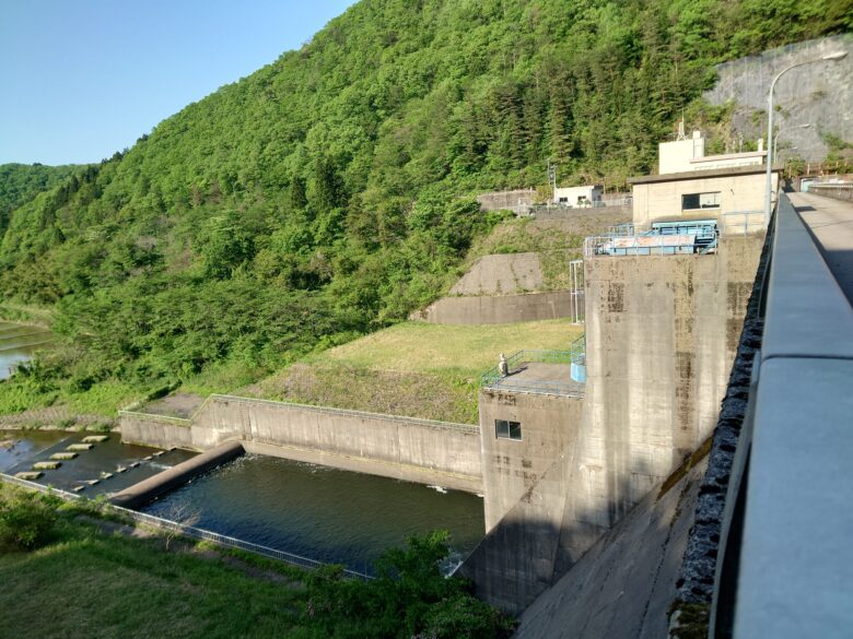 赤瀬ダムの下流側