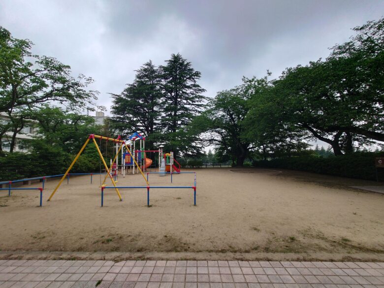 金沢南総合運動公園 バラ園の遊具広場