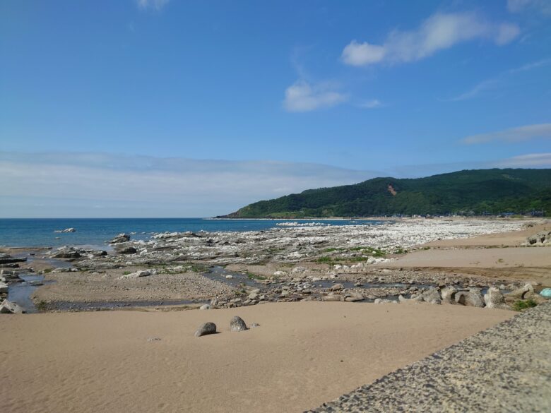 寄り道パーキング七浦の近くの海