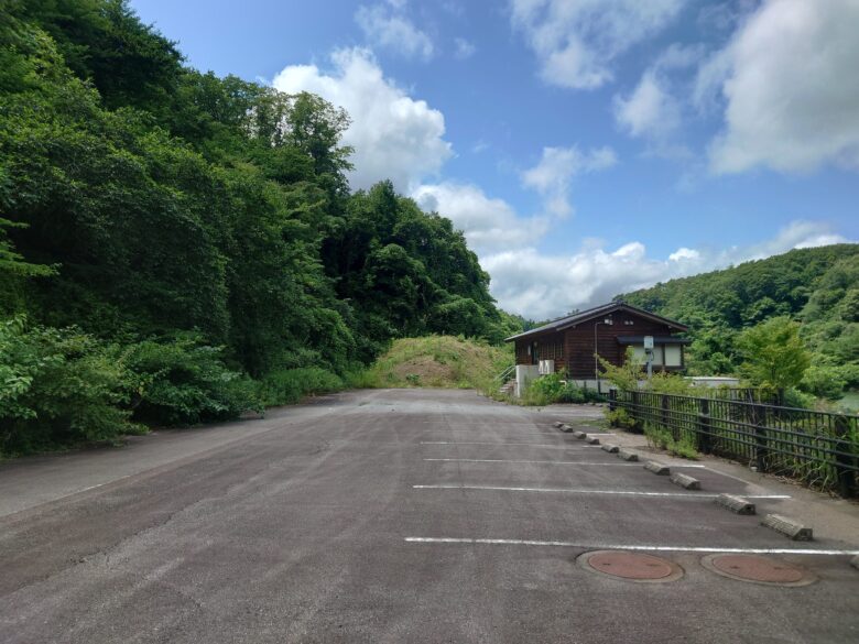 寺田川ダムの駐車場