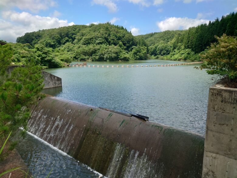 寺田川ダムの放水