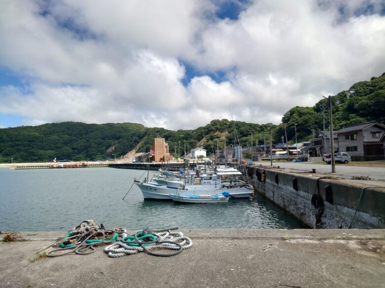 狼煙漁港（高屋地区）の風景