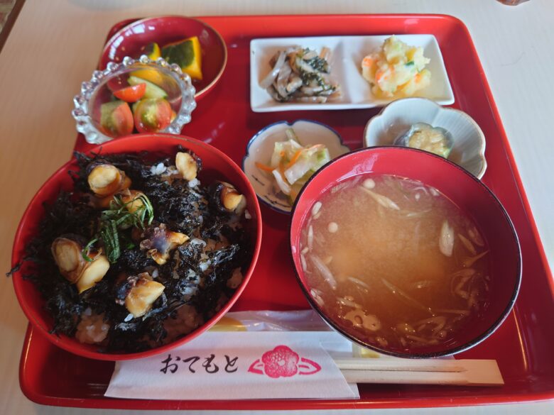 つばき茶屋のサザエ丼定食