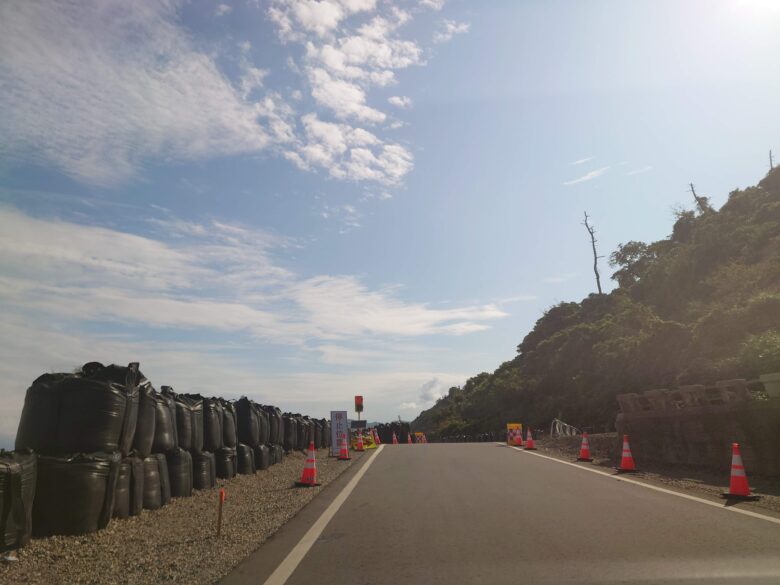 能登半島地震後の千枚田付近の国道