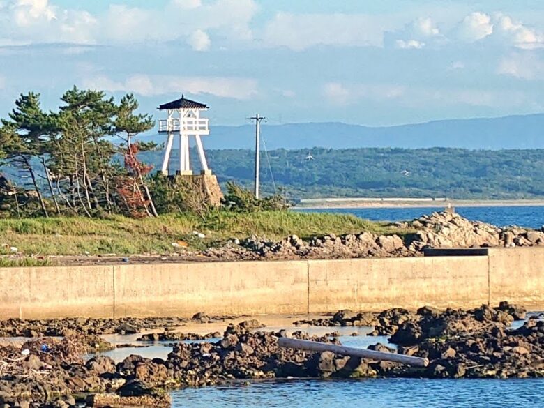 安部屋地区の弁天島の昔の灯台