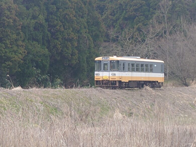 Something else is possible (奥能登国際芸術祭)の付近の取り残された電車