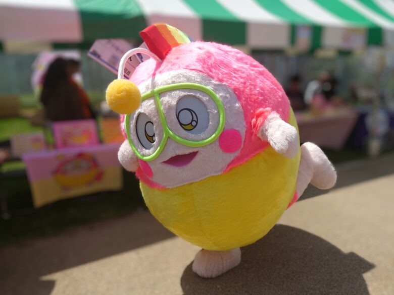 ご当地キャラEXPOinりんくう2025でパフォーマンスを見せるプク丸ちゃん